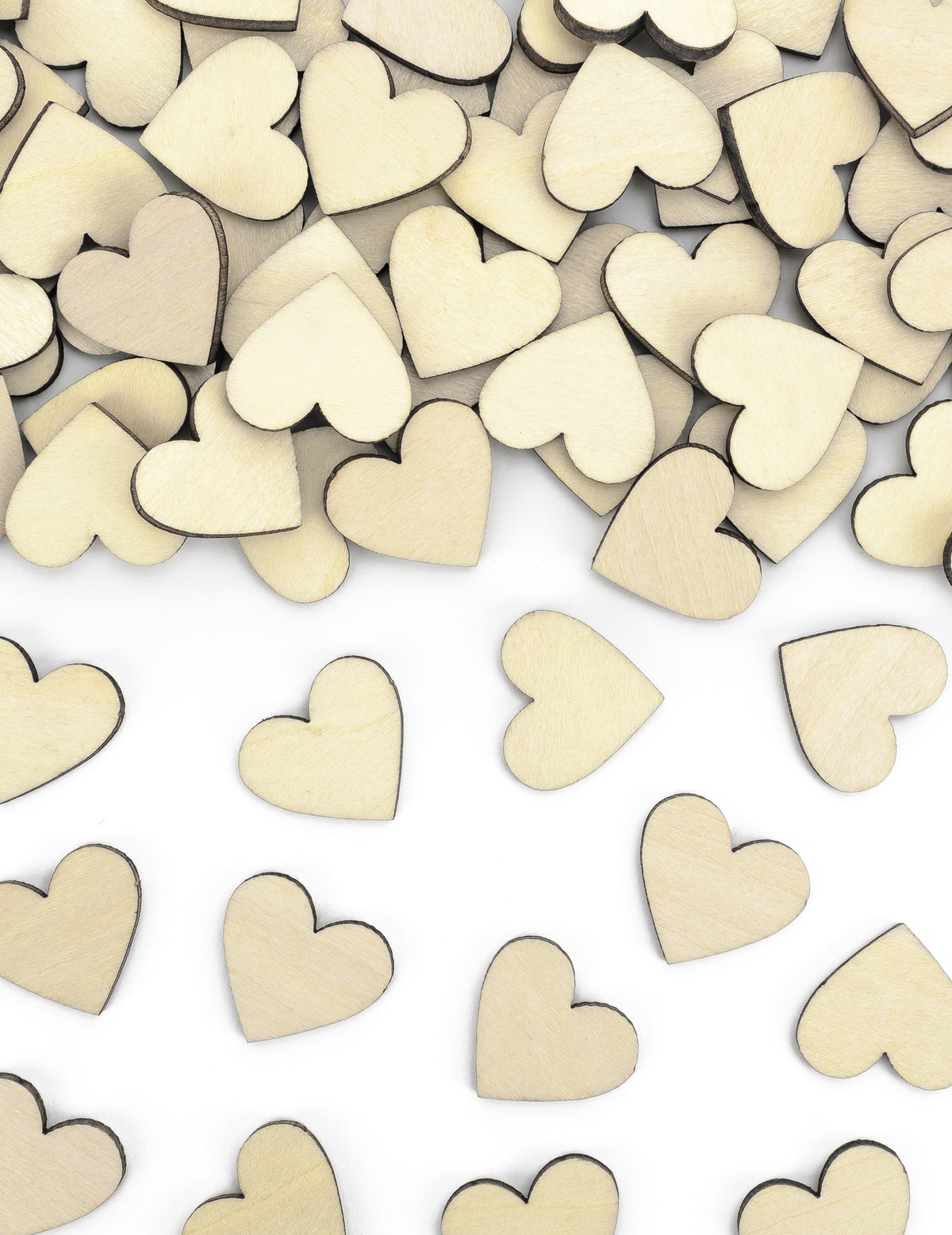 Confettis en bois cœurs pour mariage naturel