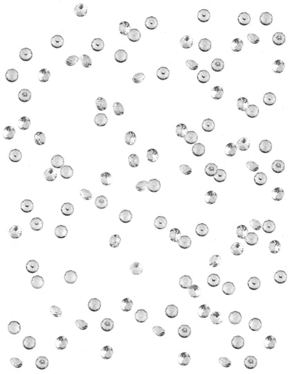 Vue rapprochée des petits diamants de décoration de table pour fête transparents