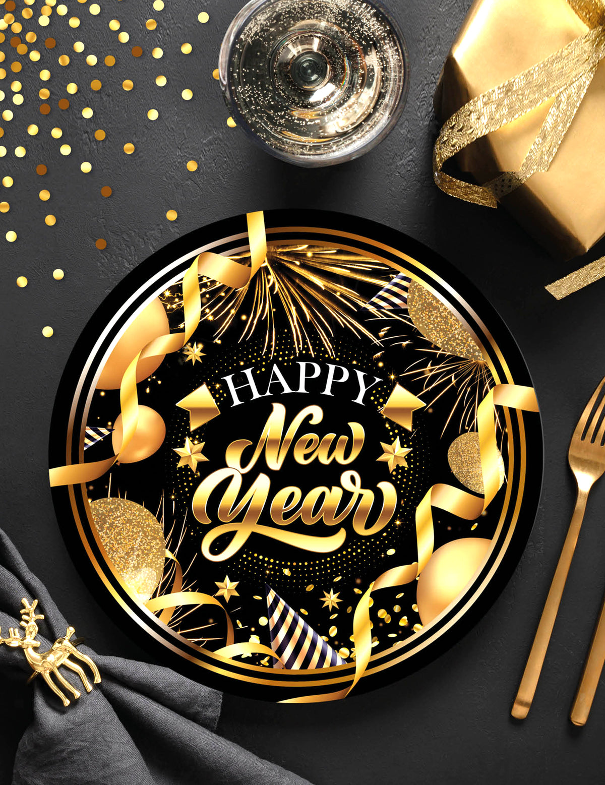 Mise en situation des assiettes en carton Happy new year pour fête noir et or