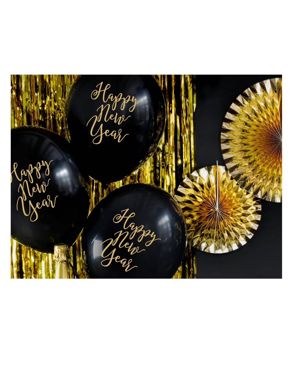 Punerea în scenă a baloanelor din latex Happy New Year negru și auriu