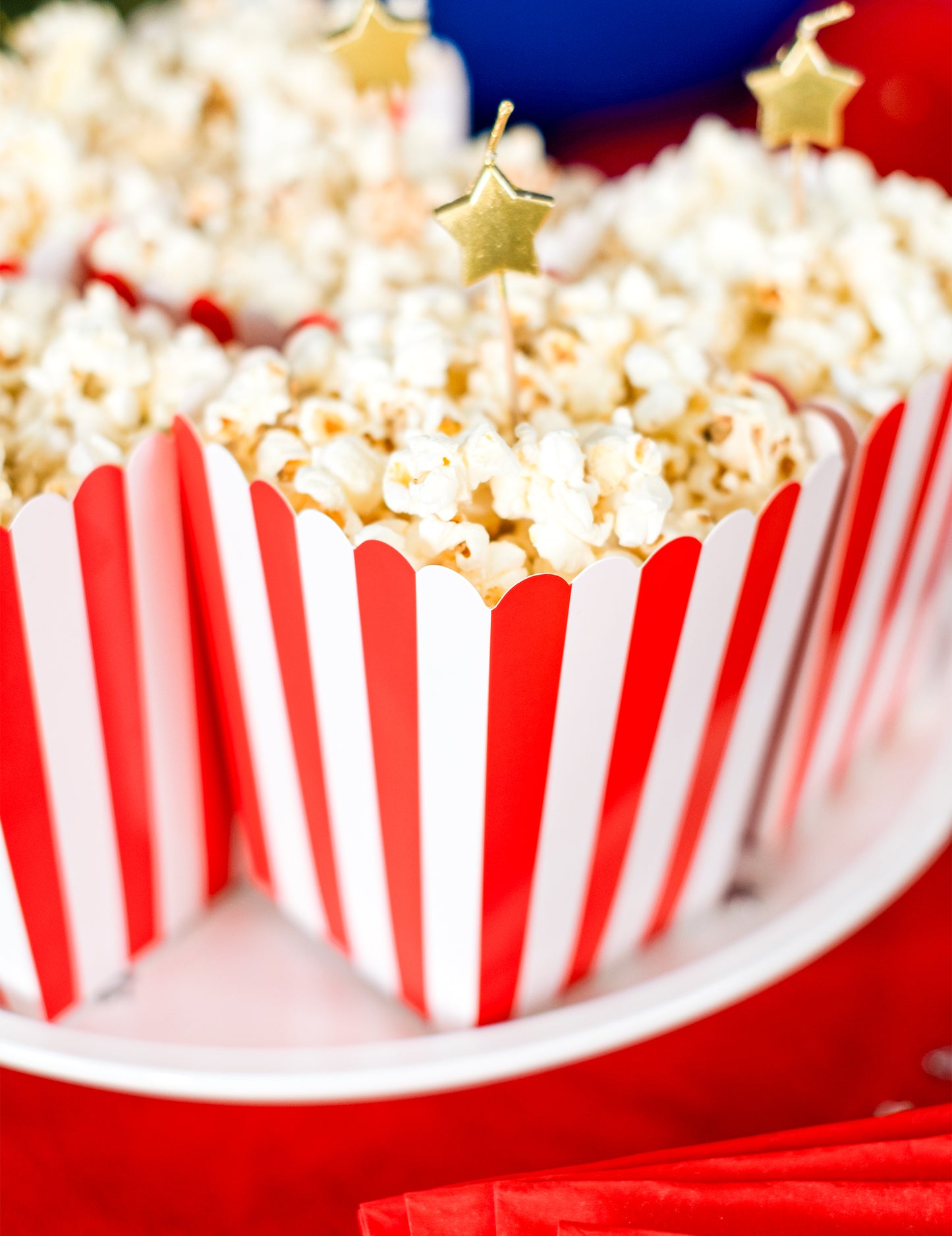 6 cutii de floricele în carton roșu și alb 7 x 12,5 cm