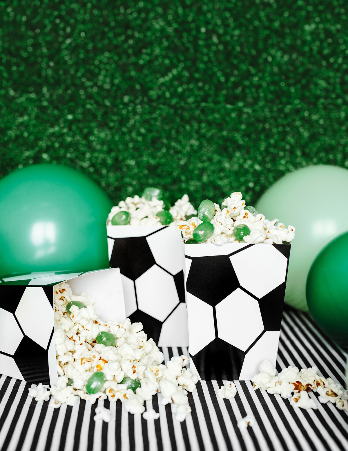 Boites à popcorn football pour fête noir et blanc