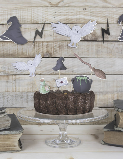 Mise en situation sur un gâteau des décorations pour gâteau apprenti sorcier
