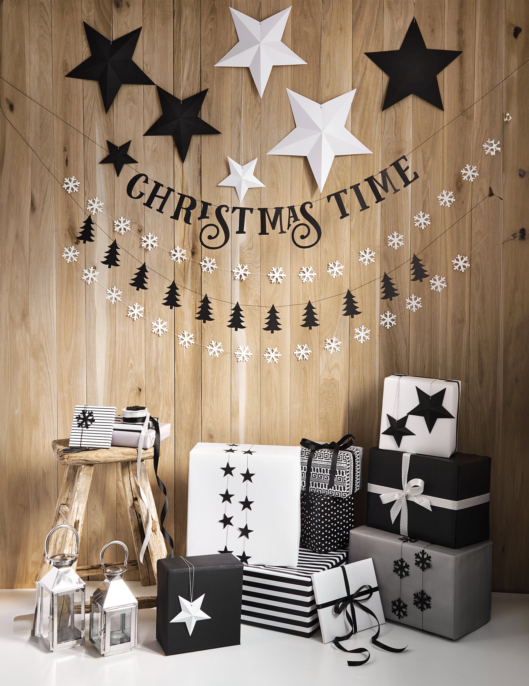 Décoration murale de fête avec les étoiles à suspendre 3D pour noël