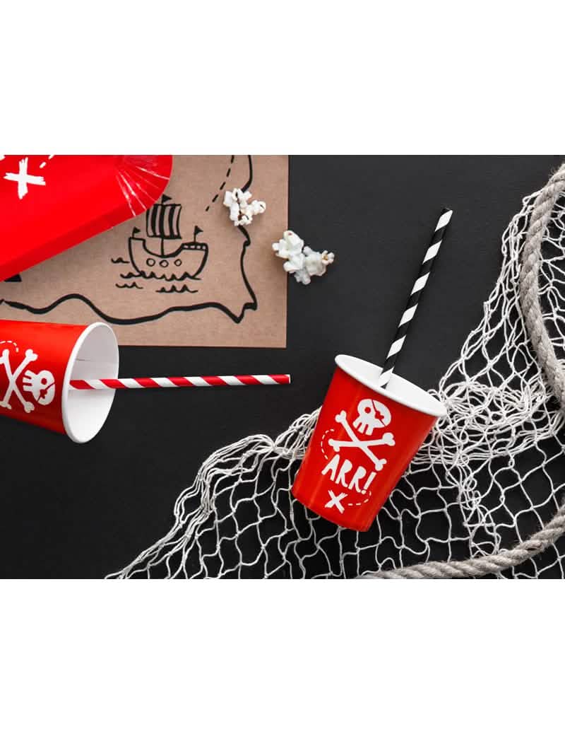 Decor pentru o petrecere cu pahare din carton cu pirați
