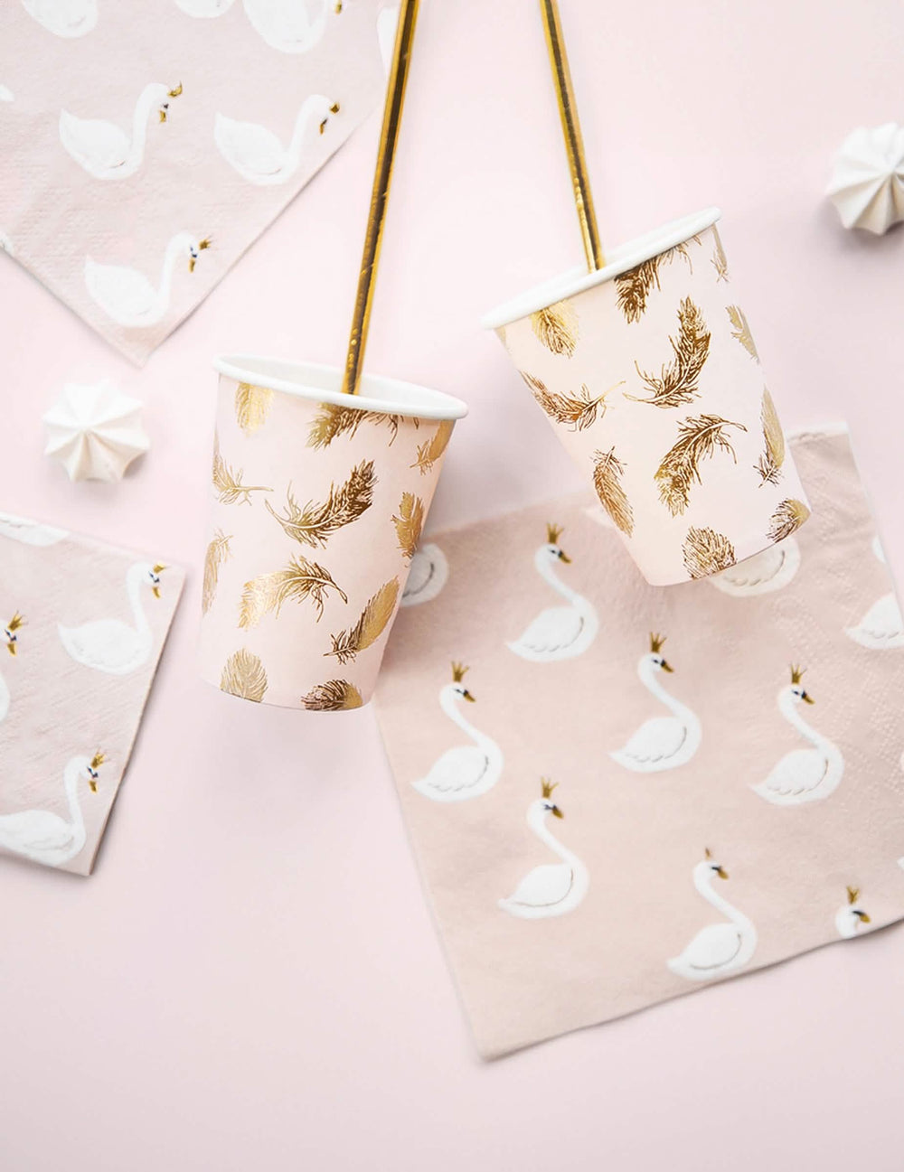 Decor cu șervețele, pahare din carton lovely swan roz și pene aurii