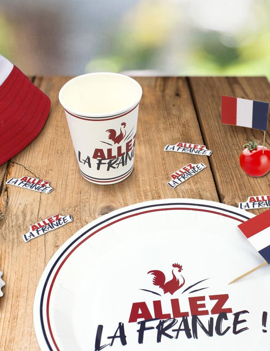 Mise en scène festive des gobelets Allez la France
