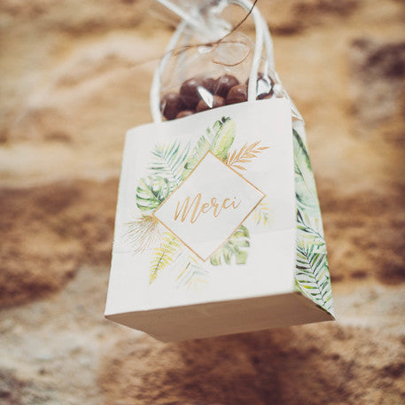 Détail de l'imprimé avec dorure des sacs à goodies tropical Merci pour invités