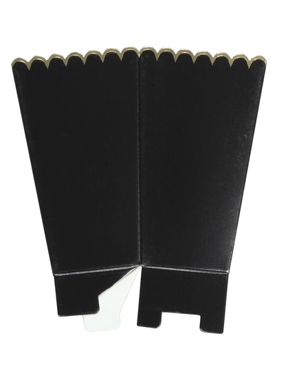 Vue à plat des boîtes à pop-corn festonnées pour fête noires et or