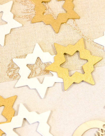 8 confetti-uri de masă din lemn stele albe și aurii 5 x 4,4 cm 