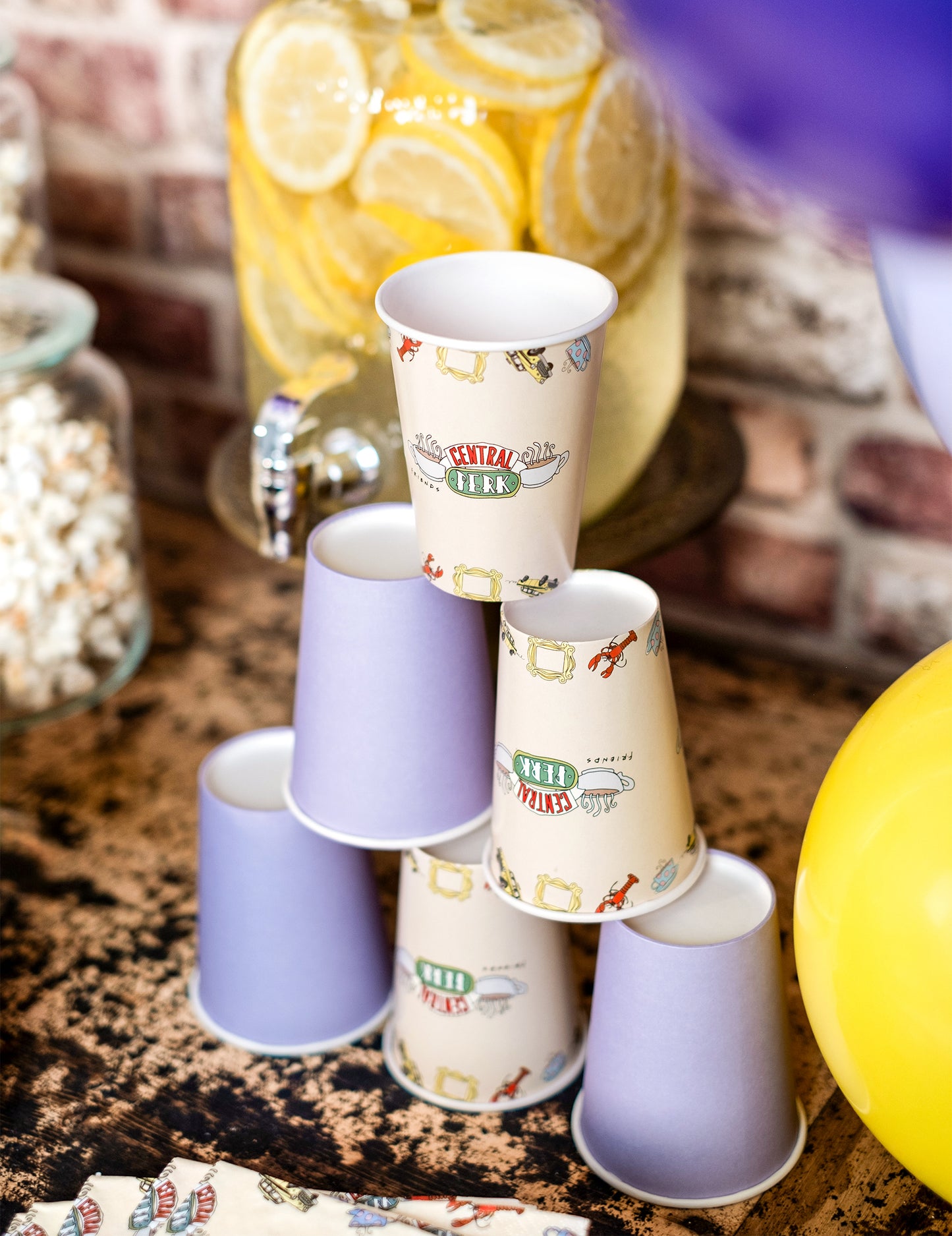 Pahare de carton 8 Friends™ de 210 ml