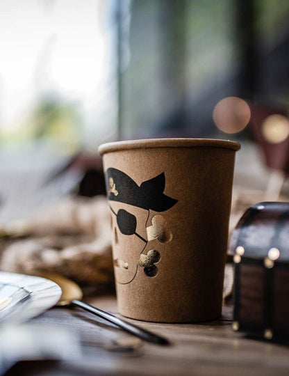 8 pahare de pirat din hârtie kraft cu ornamente aurii, 255 ml, model cu craniu și oase încrucișate