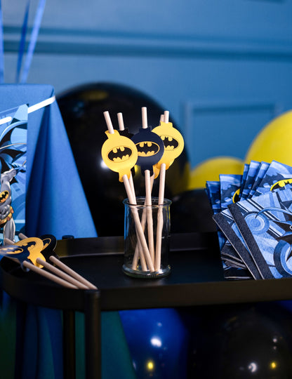 Zoom sur la présentation des pailles médaillon en carton Batman