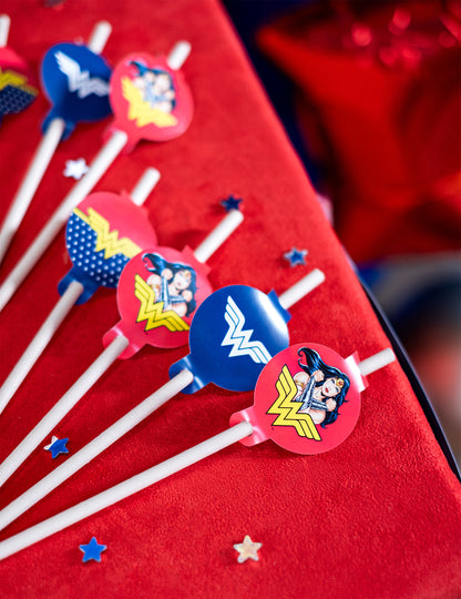 8 paie medalion din carton Wonder Woman™ de 20 cm