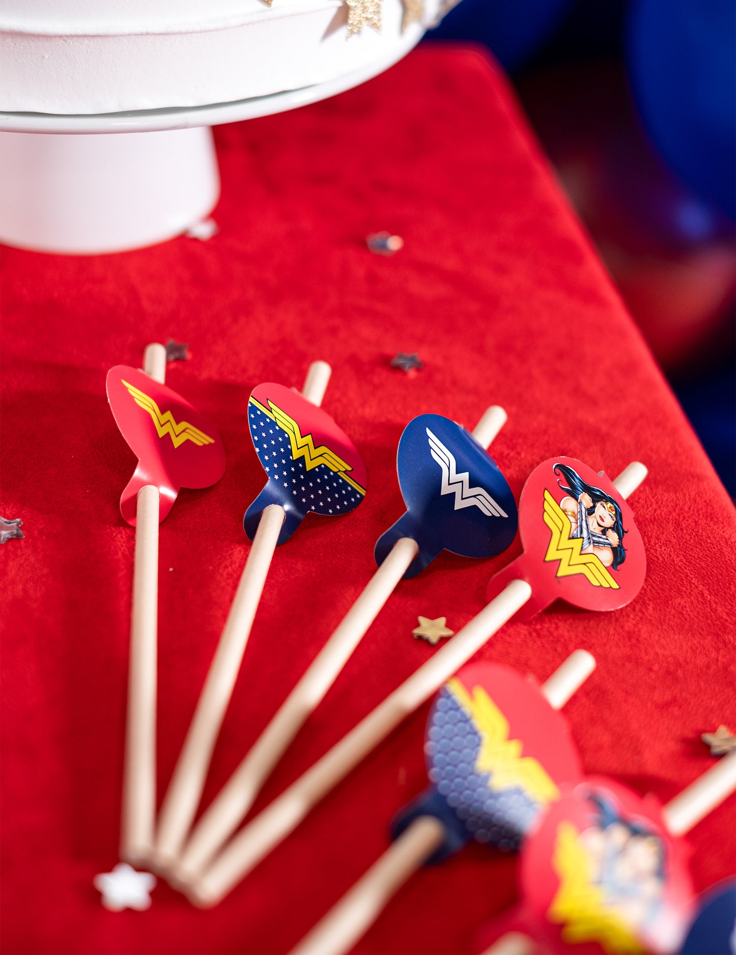 8 paie medalion din carton Wonder Woman™ de 20 cm