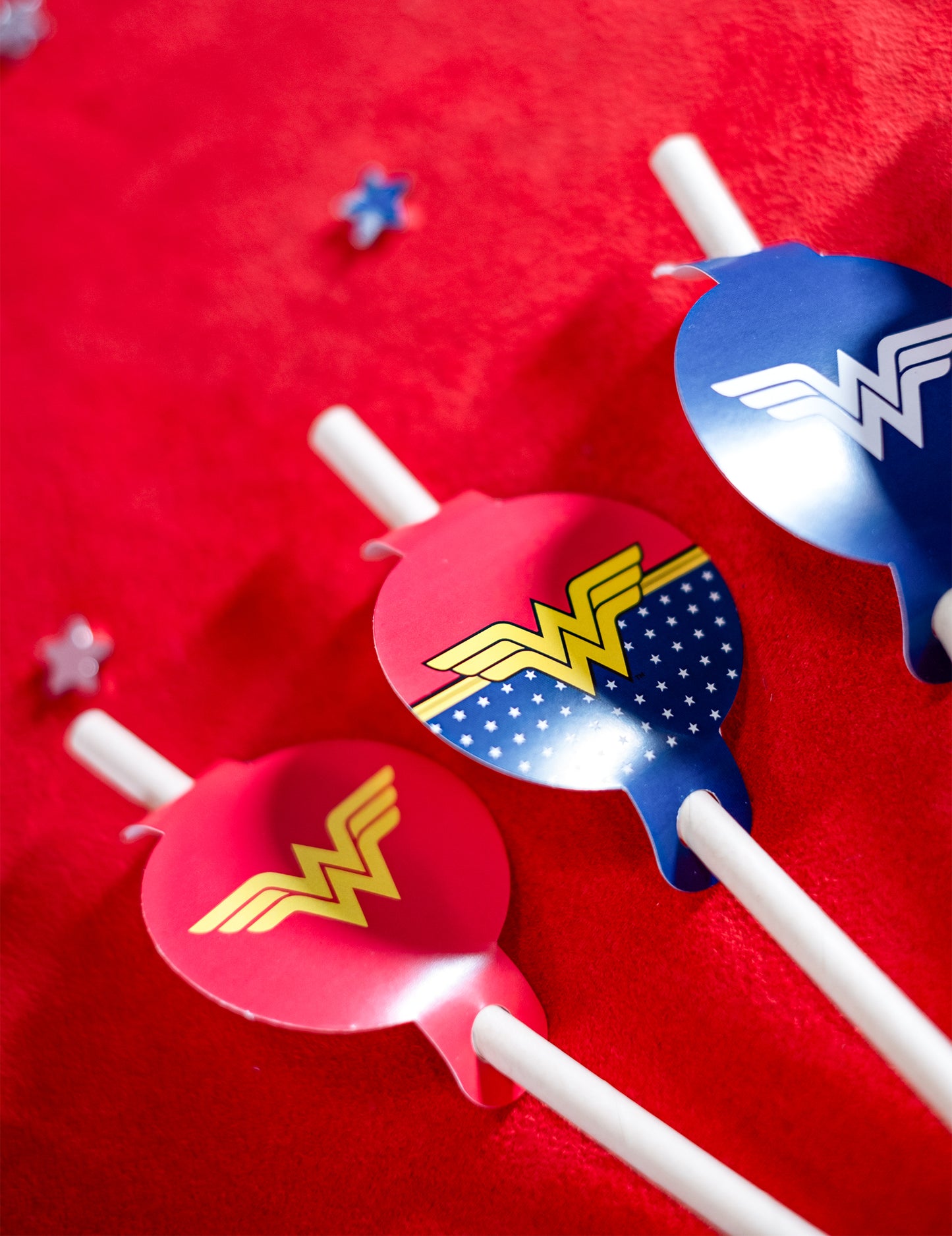 8 paie medalion din carton Wonder Woman™ de 20 cm