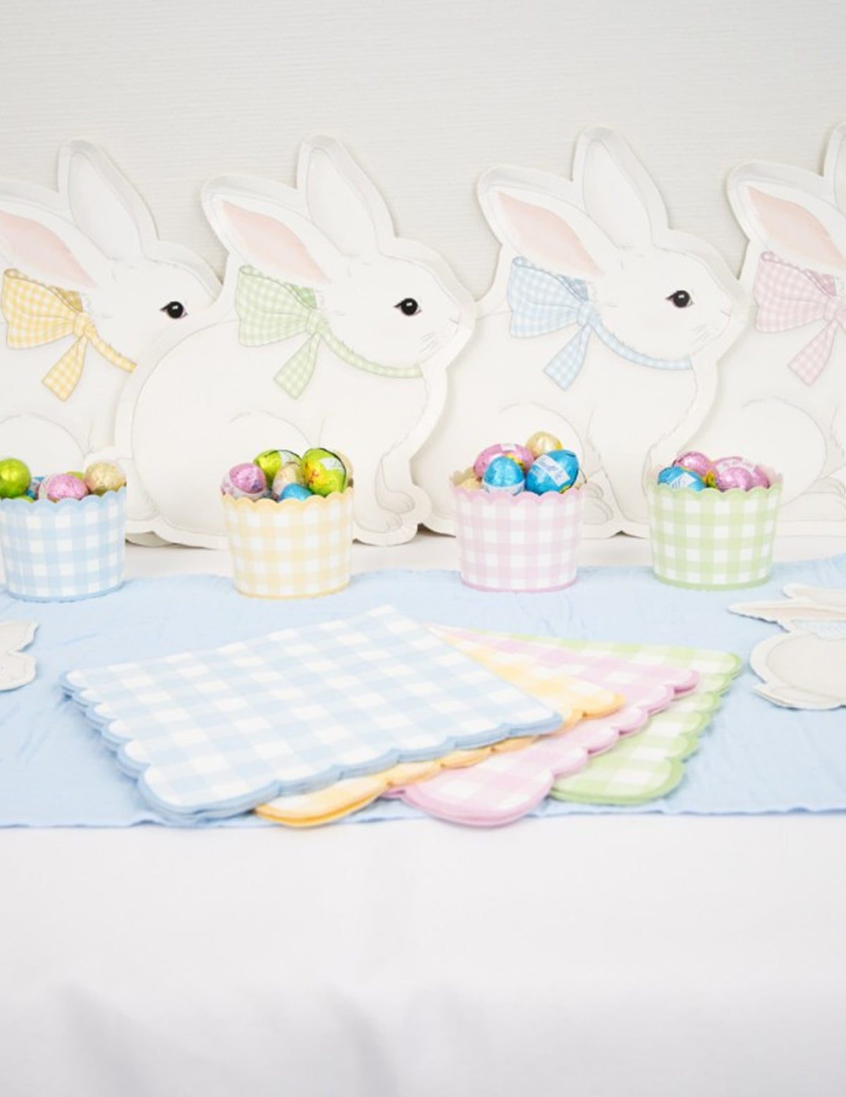 Mise en situation sur une table de fête des petits pots Vichy Pastel pour fête