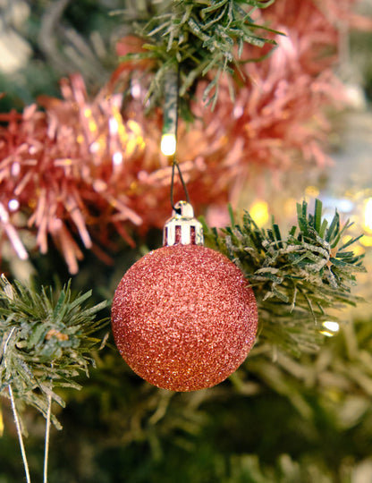 9 globuri de Crăciun aurii roz 6 cm, finisaje lucioase și sclipitoare