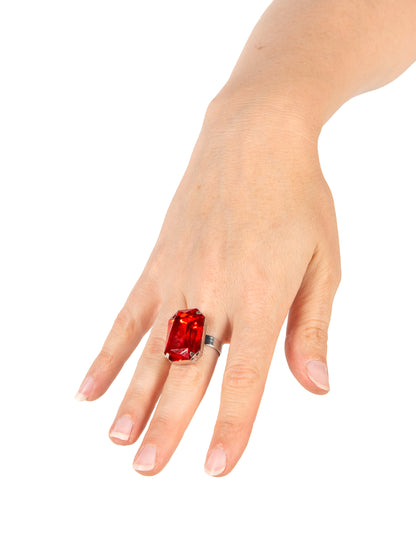 Inel de piatră roșie de Halloween