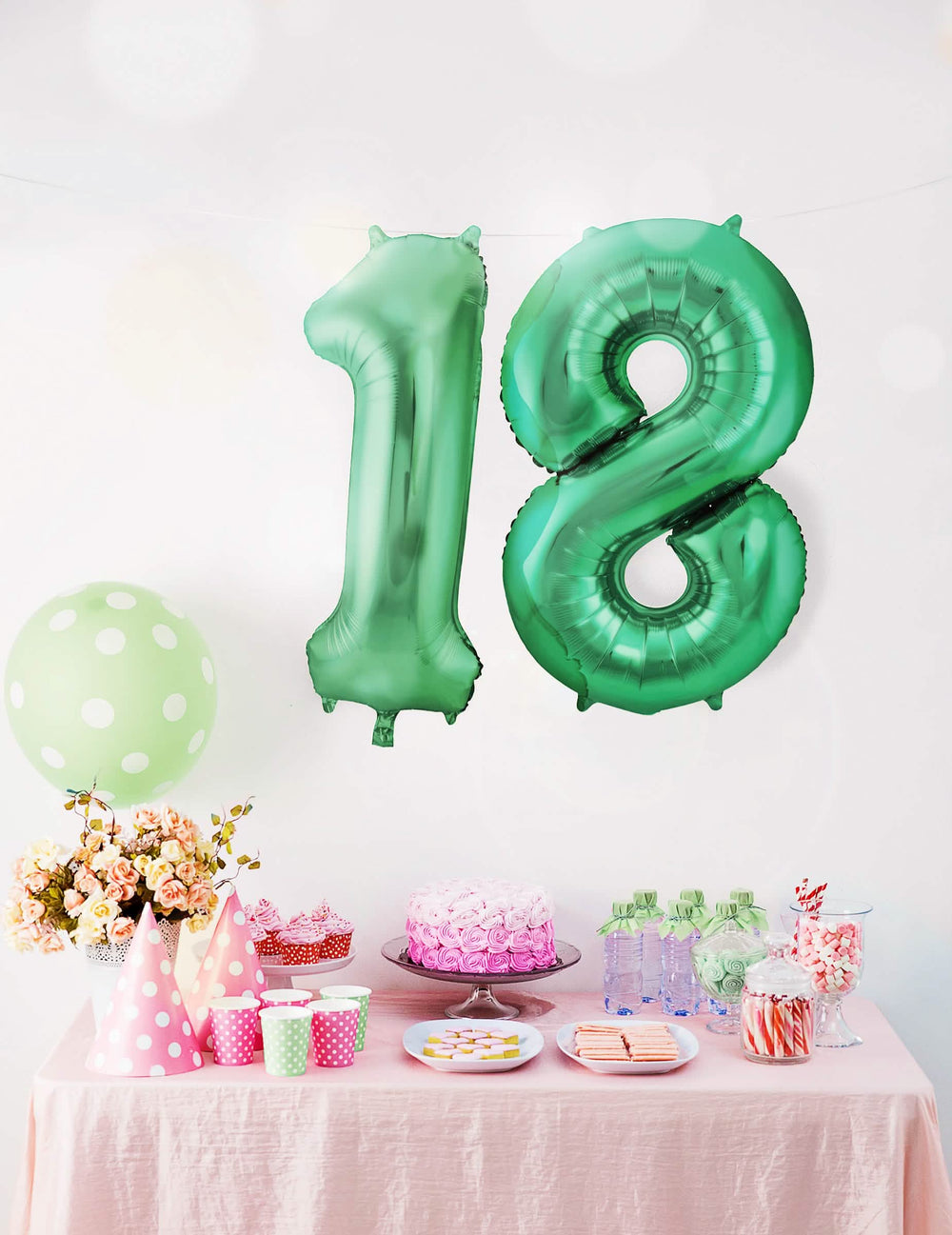 Punere în scenă a cifrei 18 a Balonului din aluminiu cifră pentru petrecere