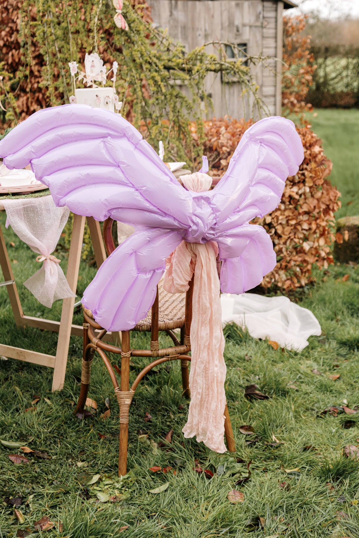 Balon folie gigant liliac cu aripi de zână 122 x 89 cm