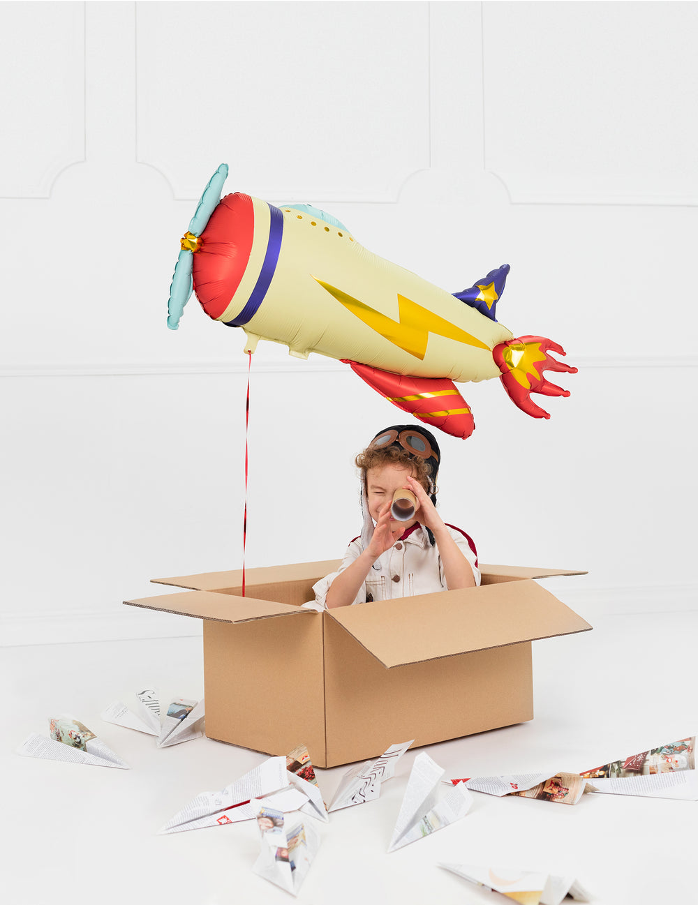 Mise en situation avec un enfant du ballon aluminium avion