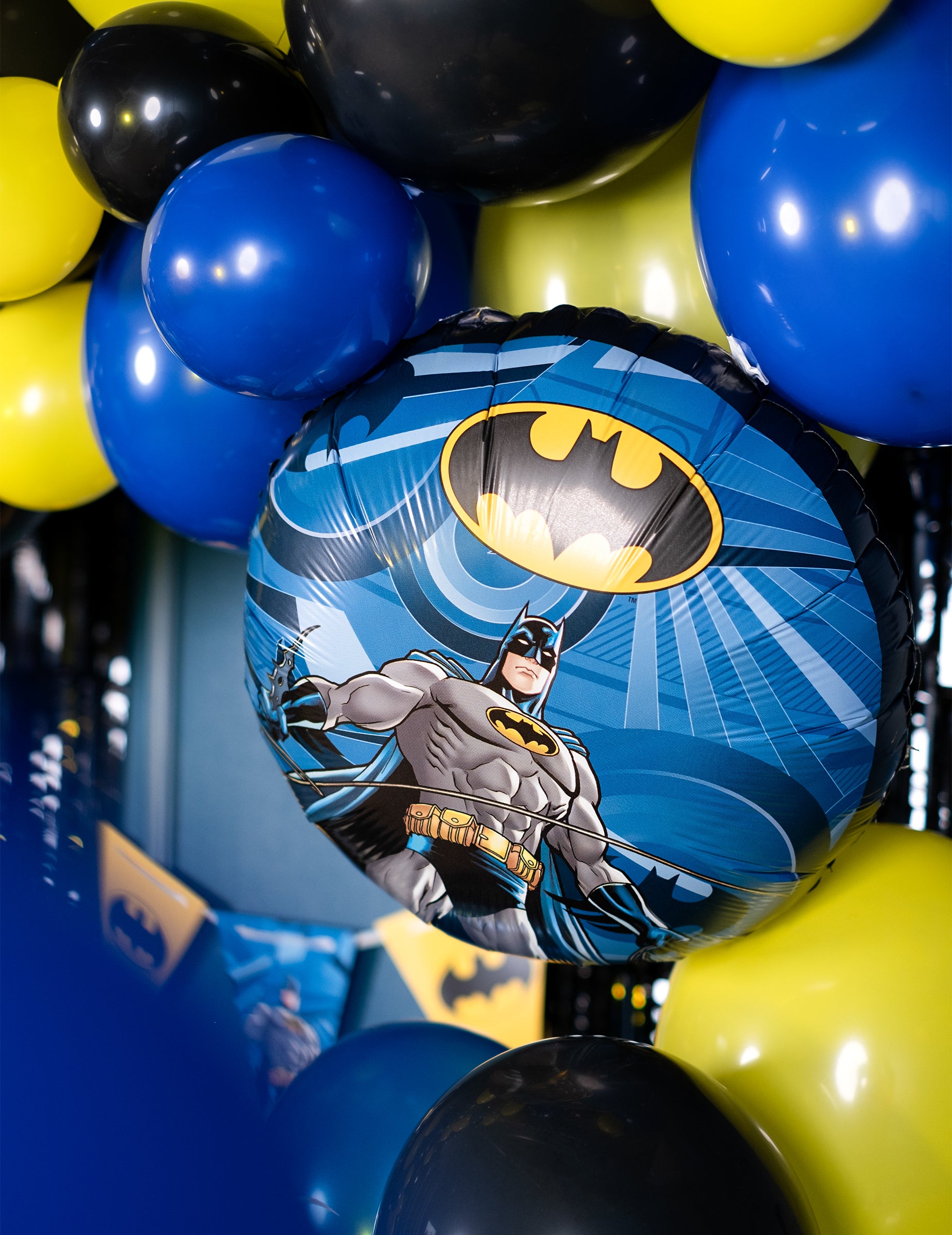 Gros plan sur le motif du Ballon aluminium Batman