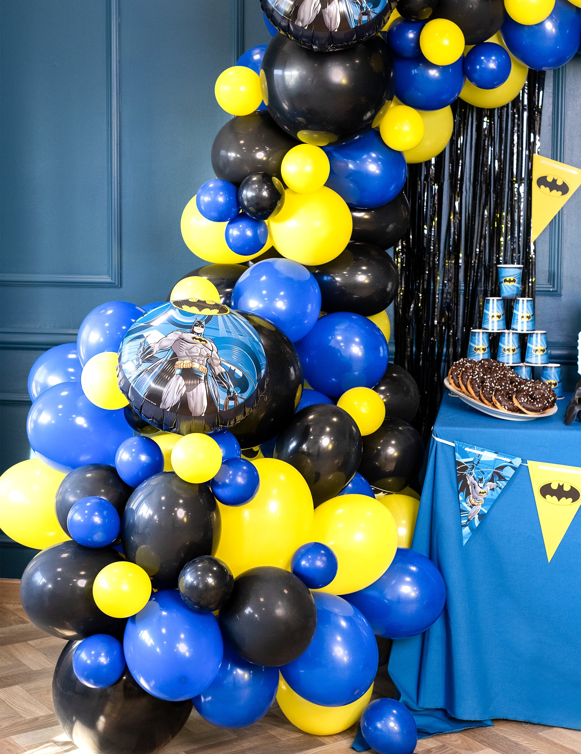 Intégration dans une arche de ballons du ballon aluminium Batman