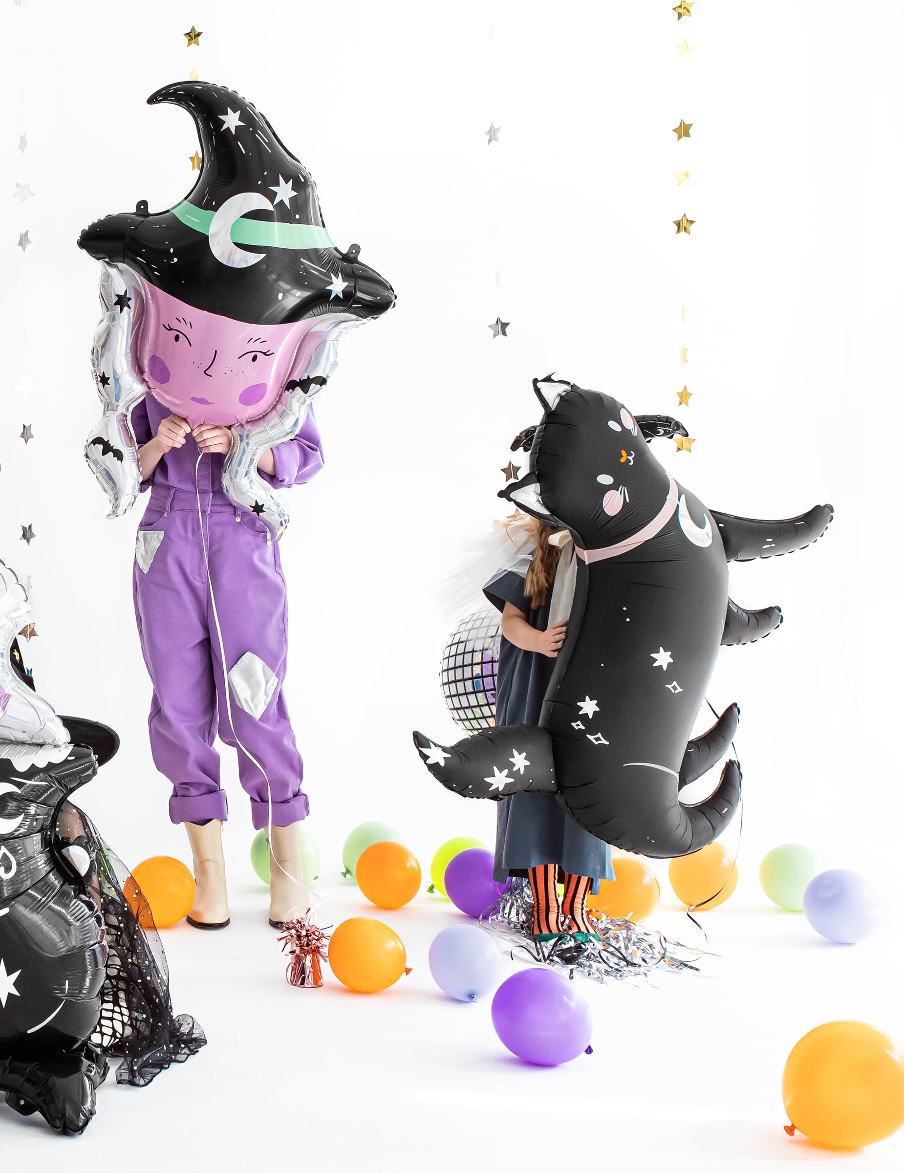 Mise en scène avec décorations du ballon aluminium chat noir Halloween