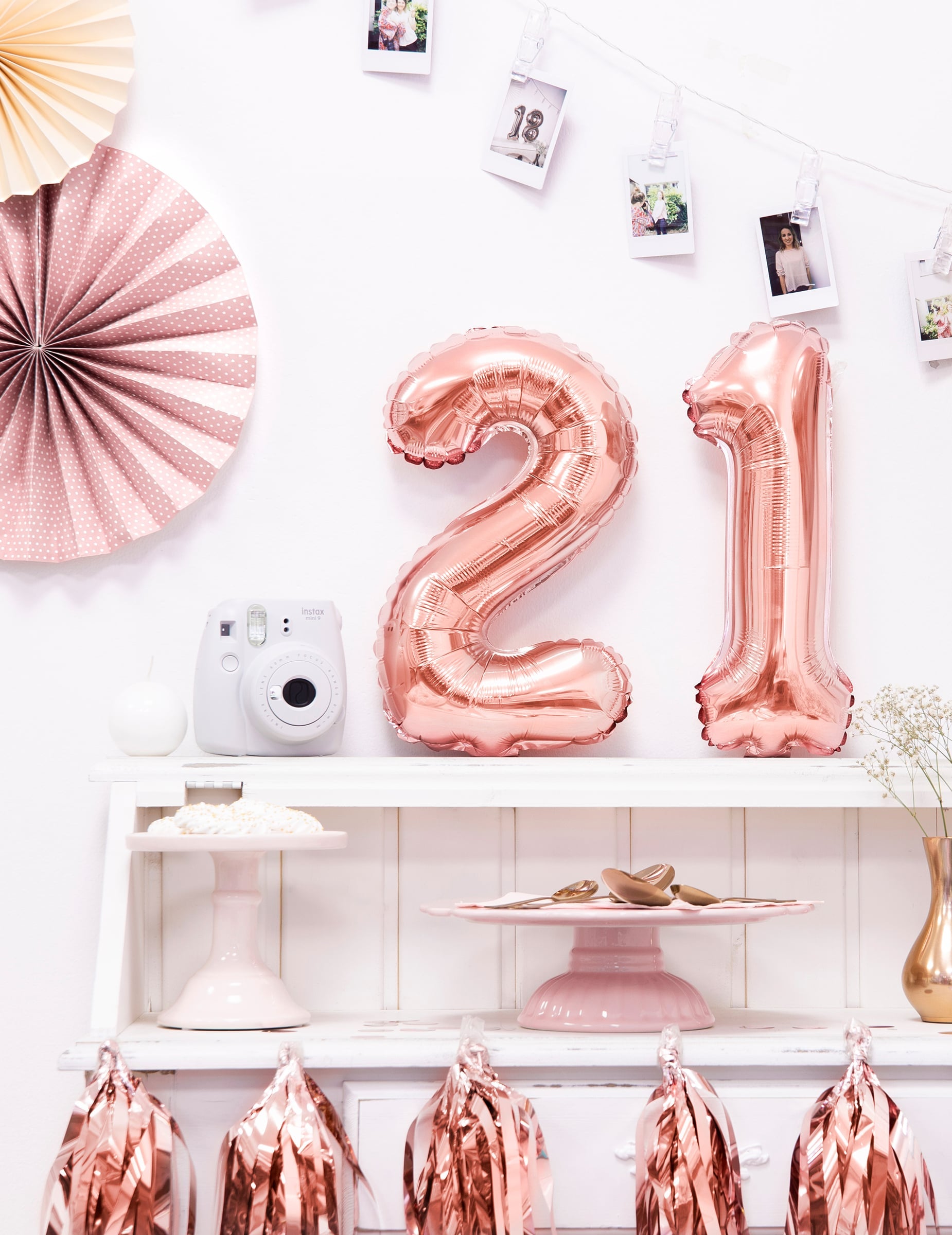 Mise en situation du chiffre 21 du ballon aluminium chiffre pour fête rose gold