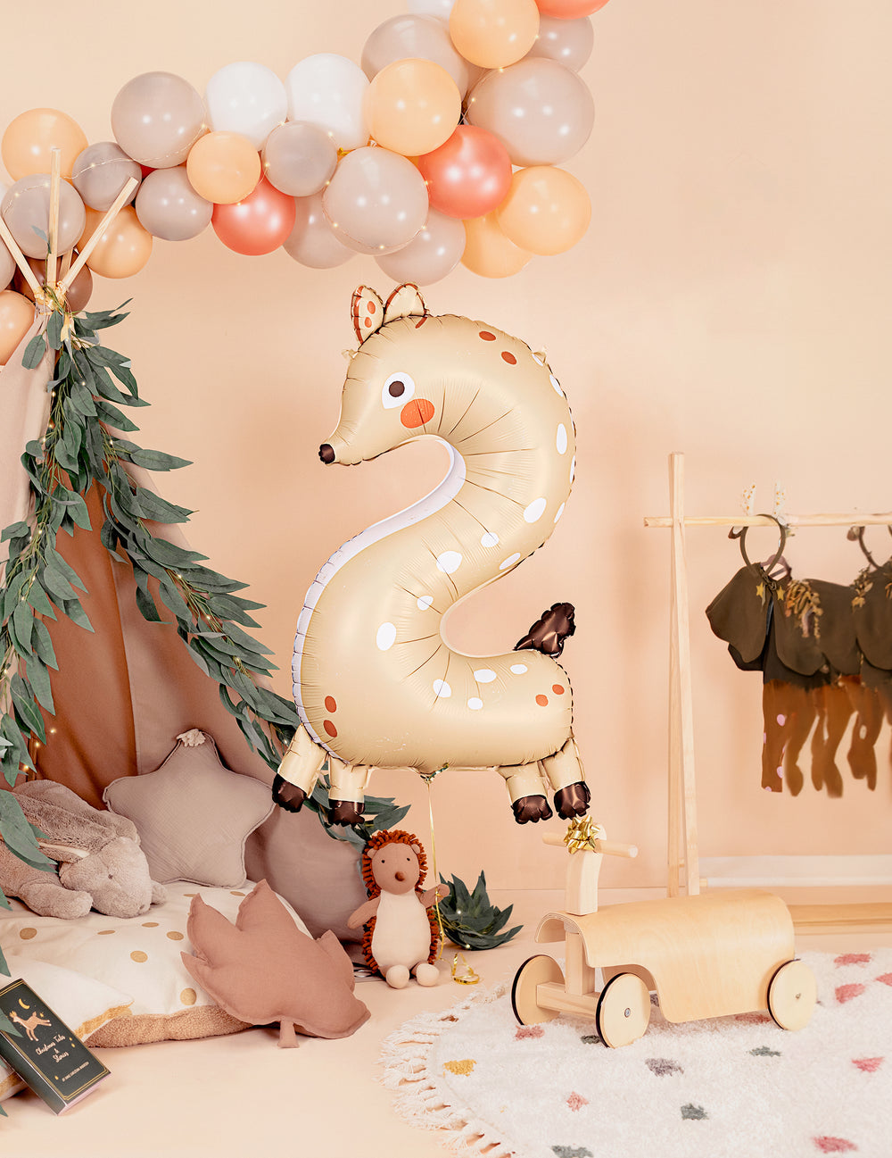 Ballon aluminium faon chiffre 2 pour anniversaire enfant beige et marron à pois blancs