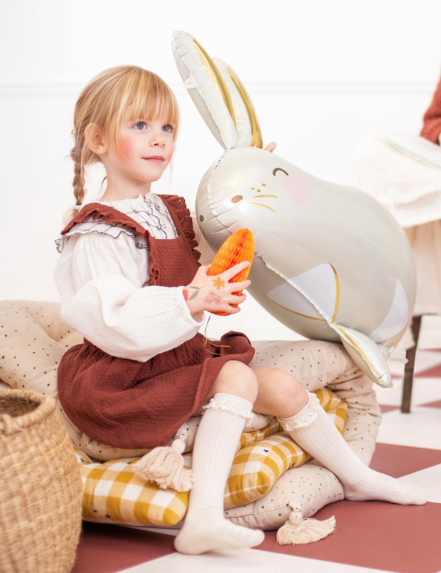 Balon din aluminiu iepure alb și auriu 70 x 72 cm 