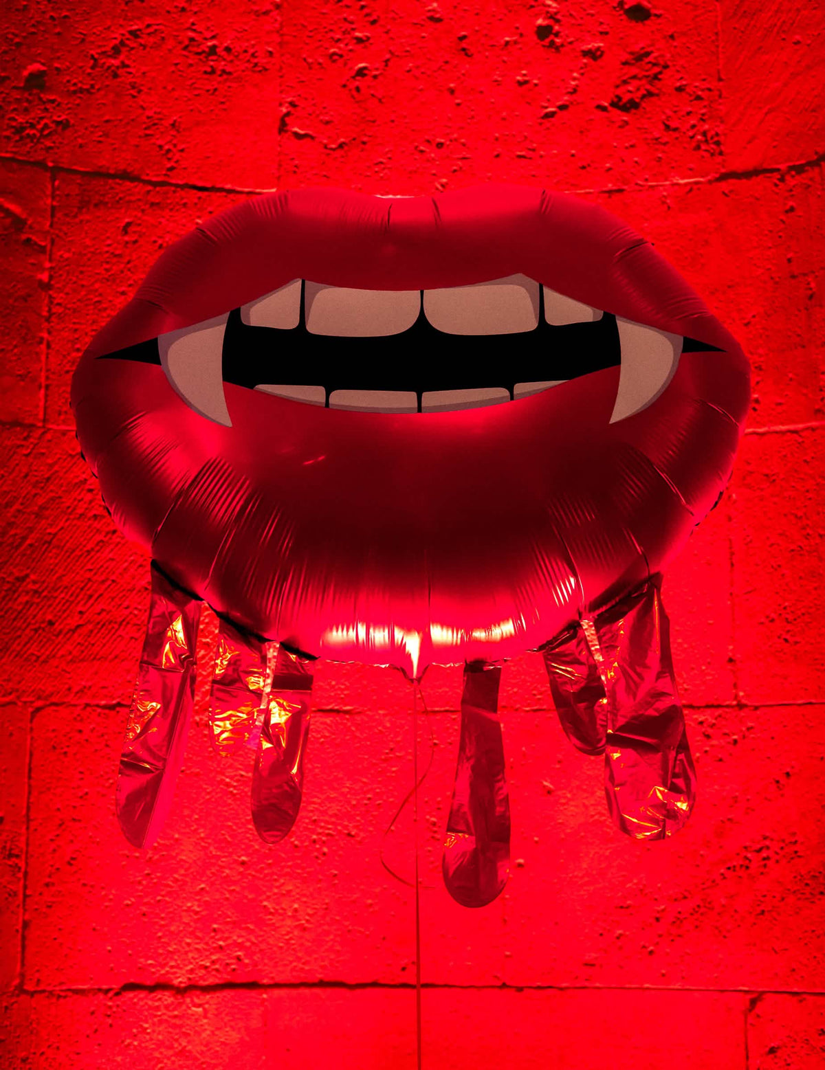 Balon din folie de aluminiu gură de vampir 92 x 60 cm