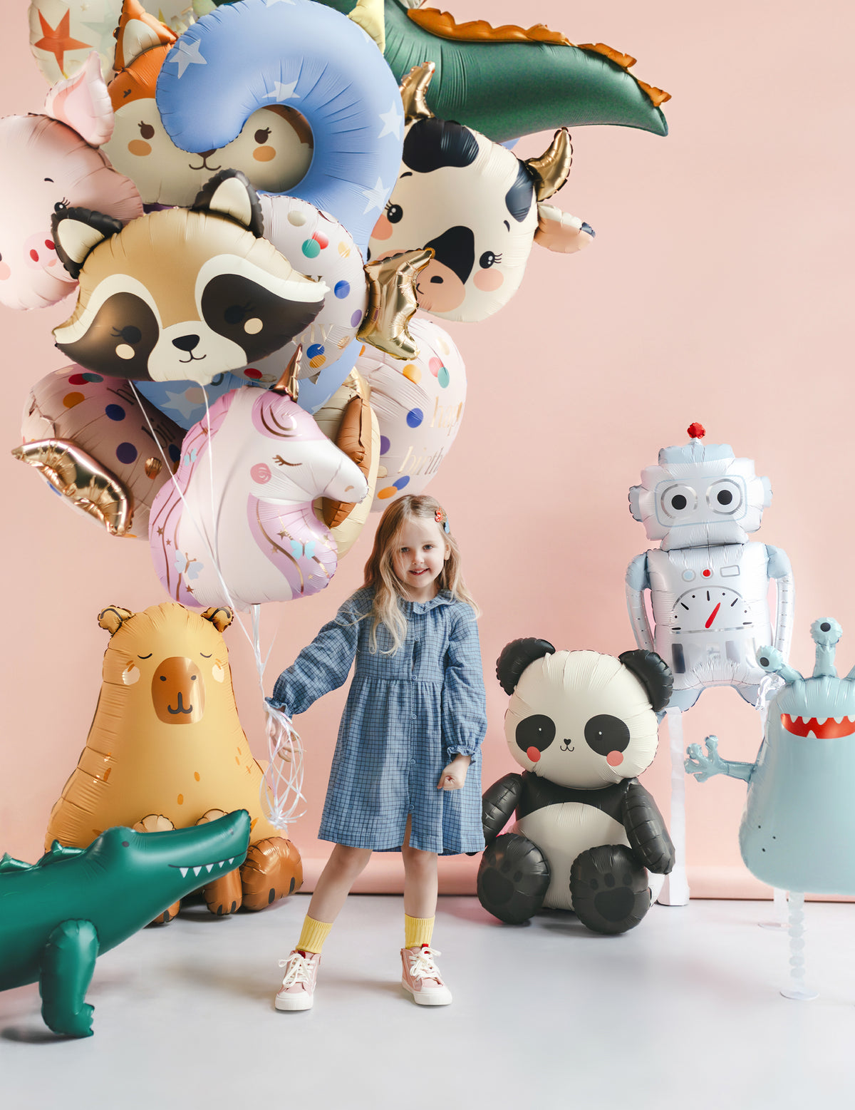 Mise en scène festive avec enfant du ballon aluminium Panda