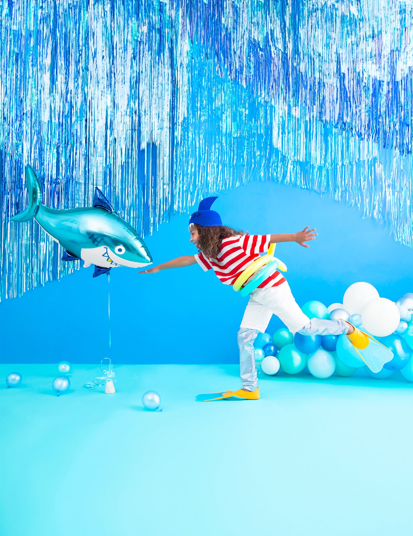 Minge folie Shark 102 x 62 cm pentru ziua de naștere a oceanului