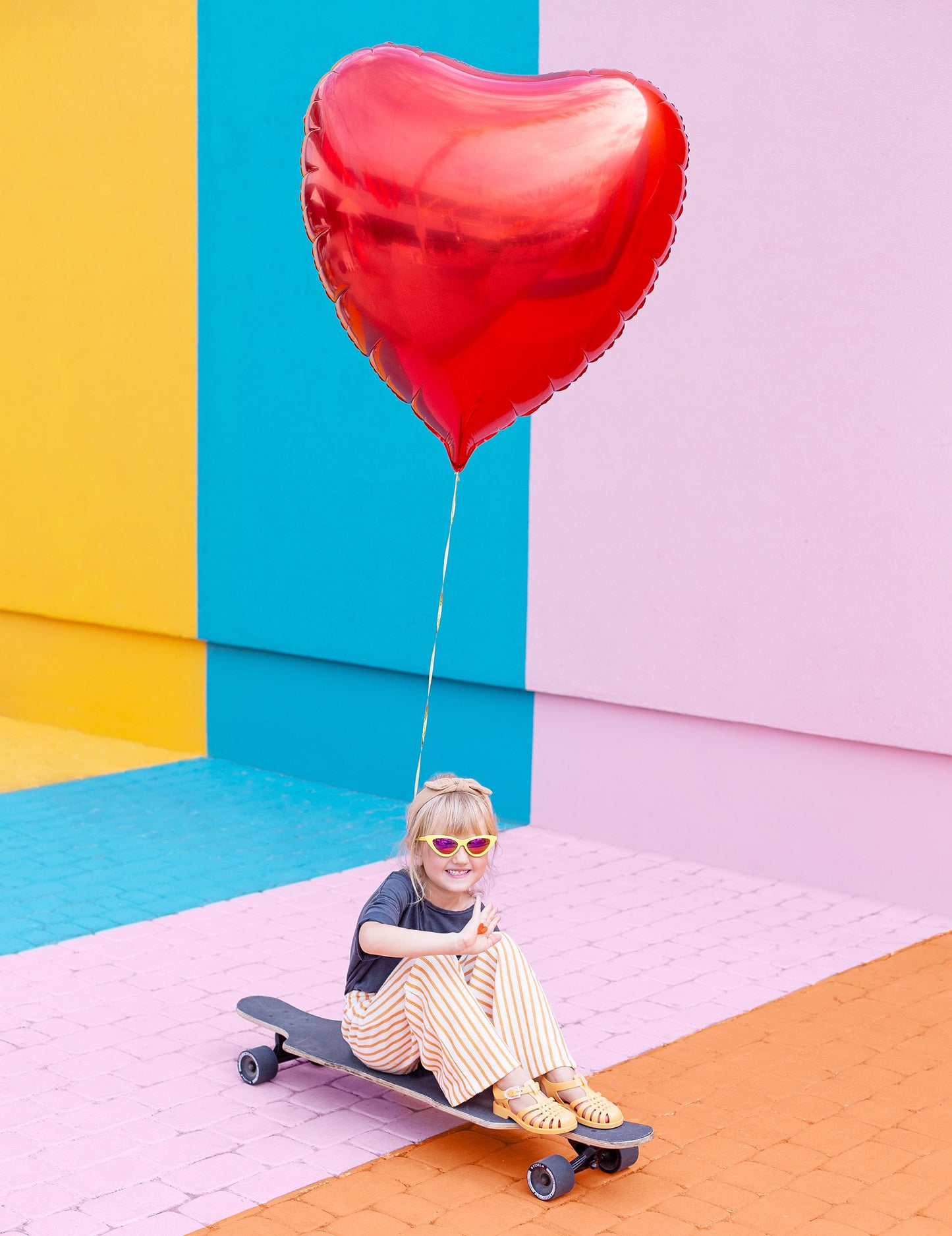 Red Heart Aluminum Ball Giant 73 cm