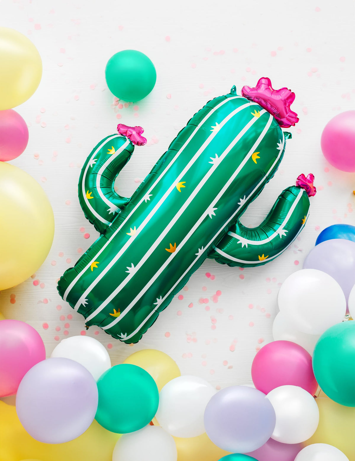 Mise en scène festive du ballon cactus en fleurs