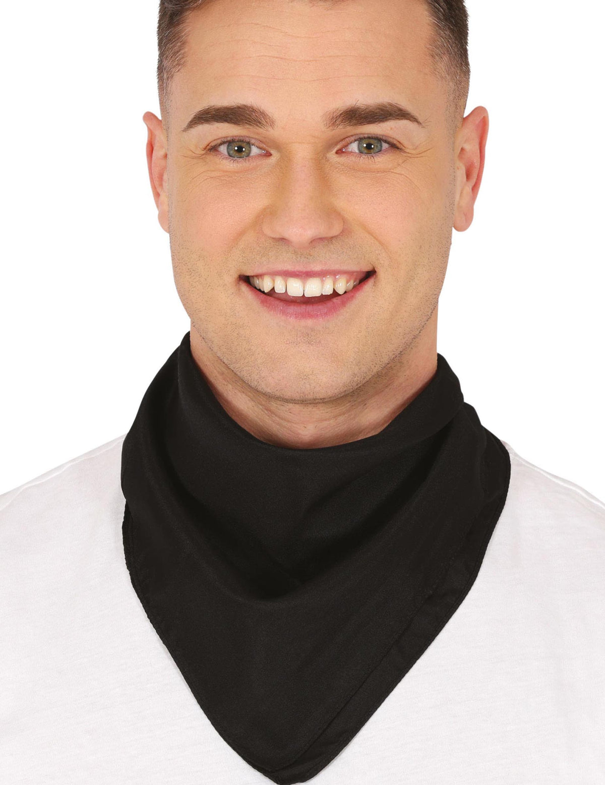 Gros plan sur le porté du bandana uni pour adulte