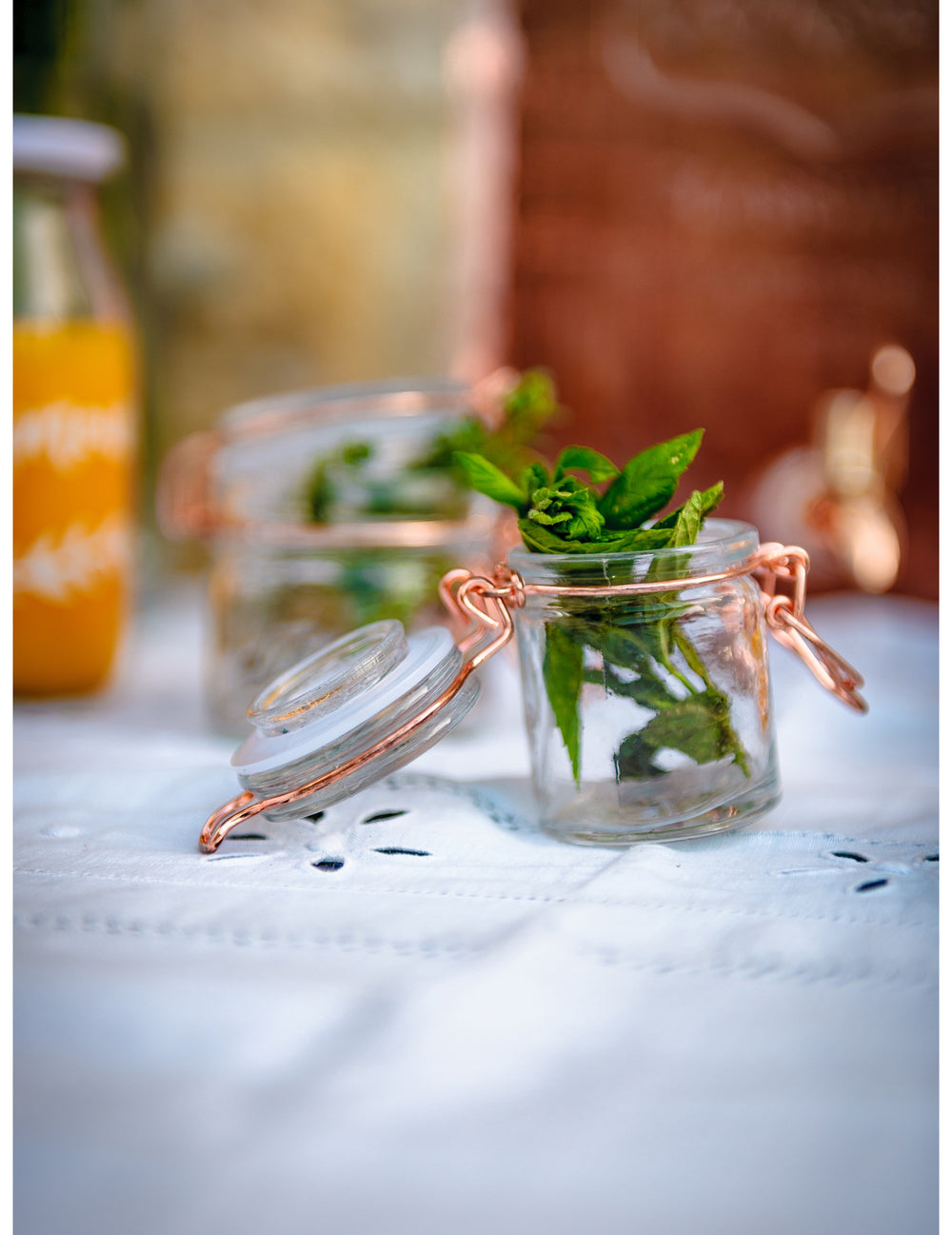 Mise en situation décorative du bocal à conserve verre rétro rose gold
