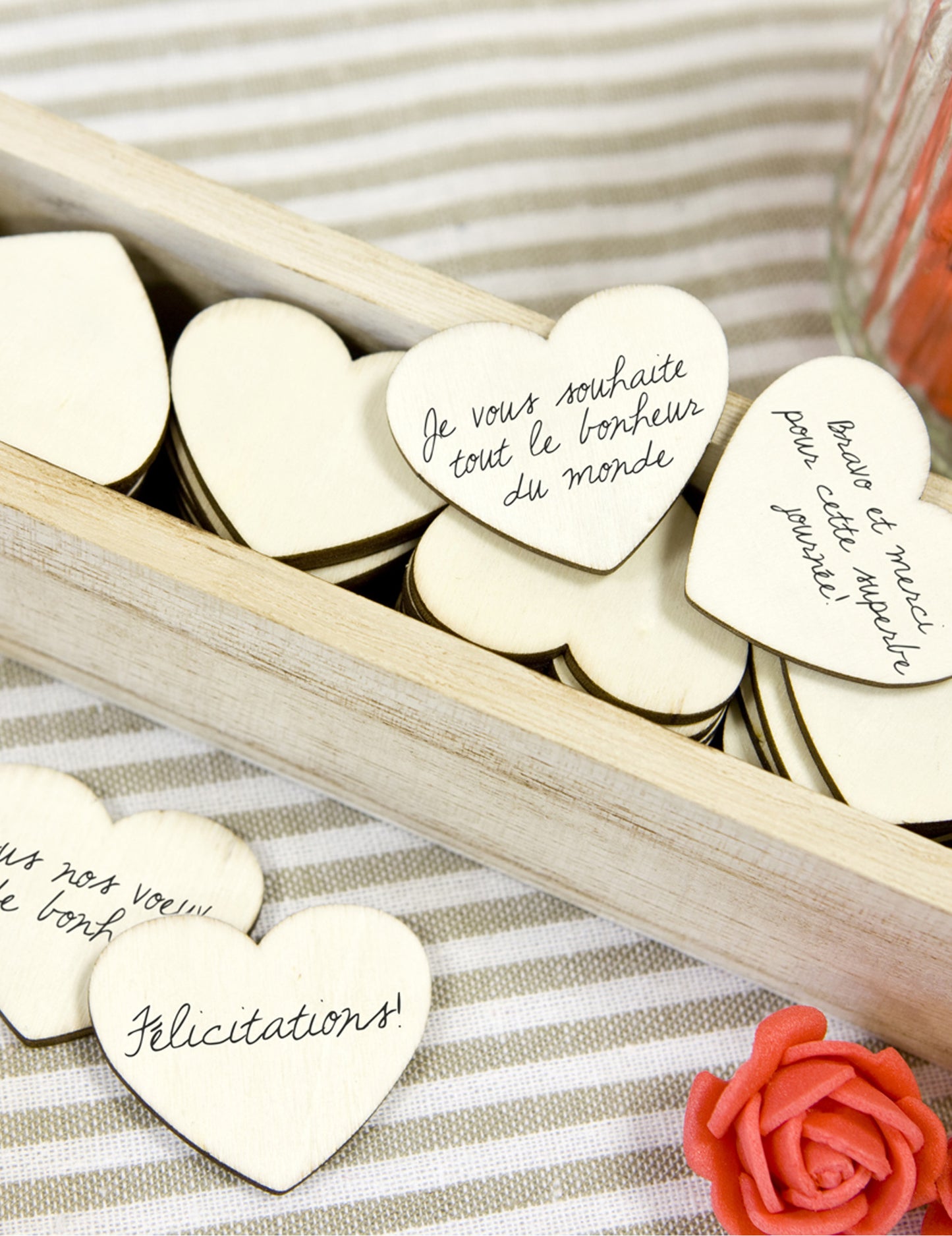 Cutie cu 48 de inimioare din lemn 4 cm pentru nuntă