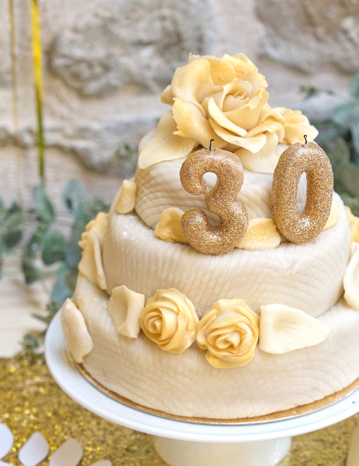 Lumânare cifră 3 aurie cu sclipici pentru aniversare 9 cm 