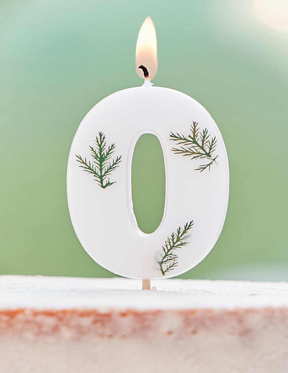 Bougie chiffre feuilles naturelles pour anniversaire blanche numéro 0