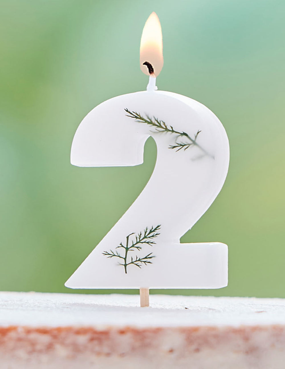 Numéro 2 de la bougie chiffre feuilles naturelles pour anniversaire
