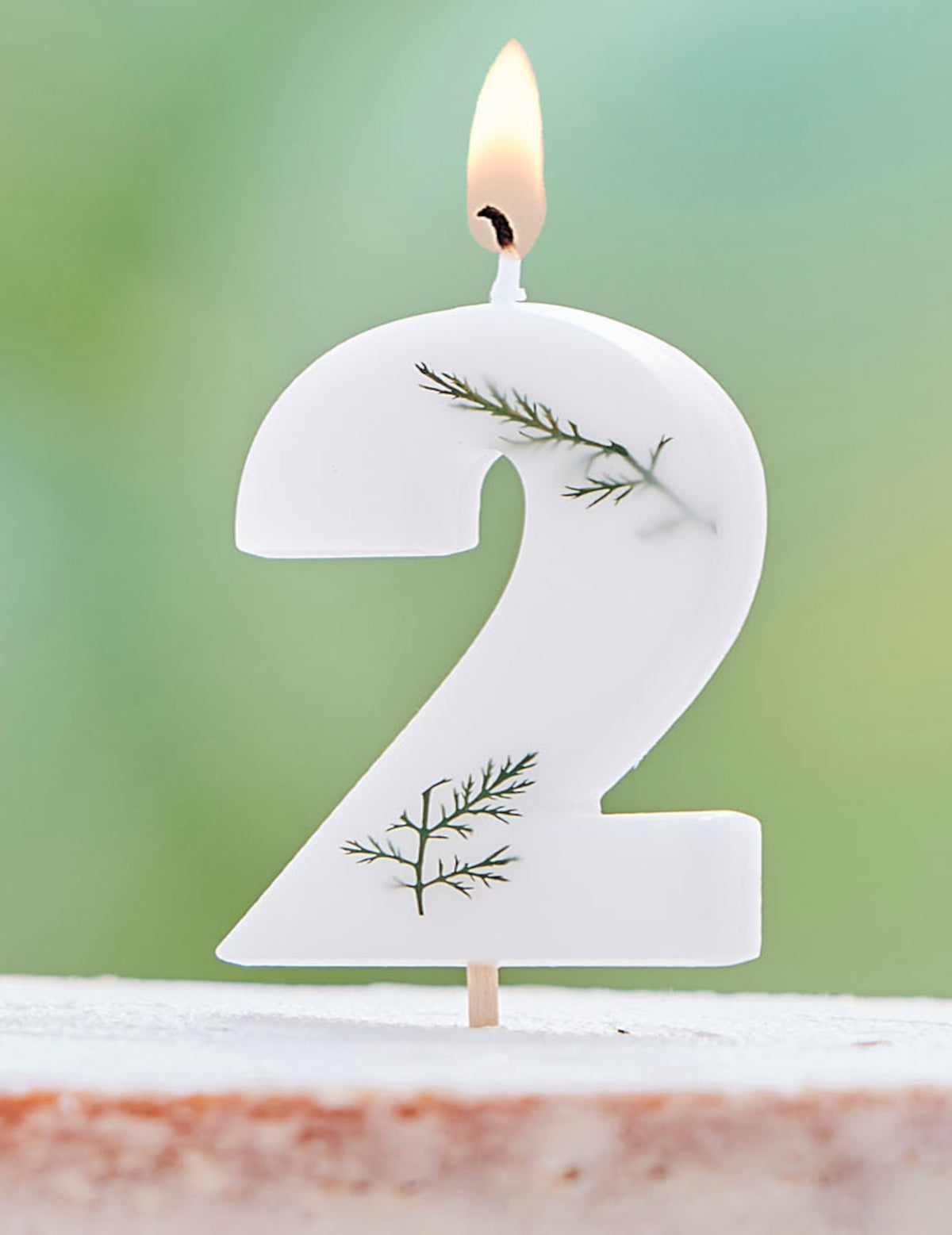 Numéro 2 de la bougie chiffre feuilles naturelles pour anniversaire