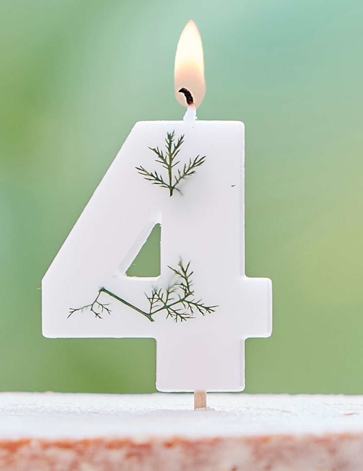 Numéro 4 de la bougie chiffre feuilles naturelles pour anniversaire