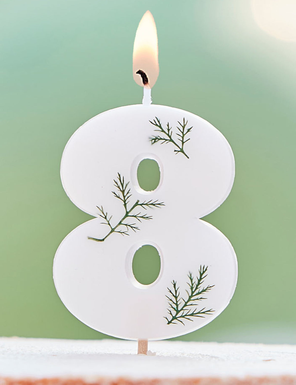 Numéro 8 de la bougie chiffre feuilles naturelles pour anniversaire