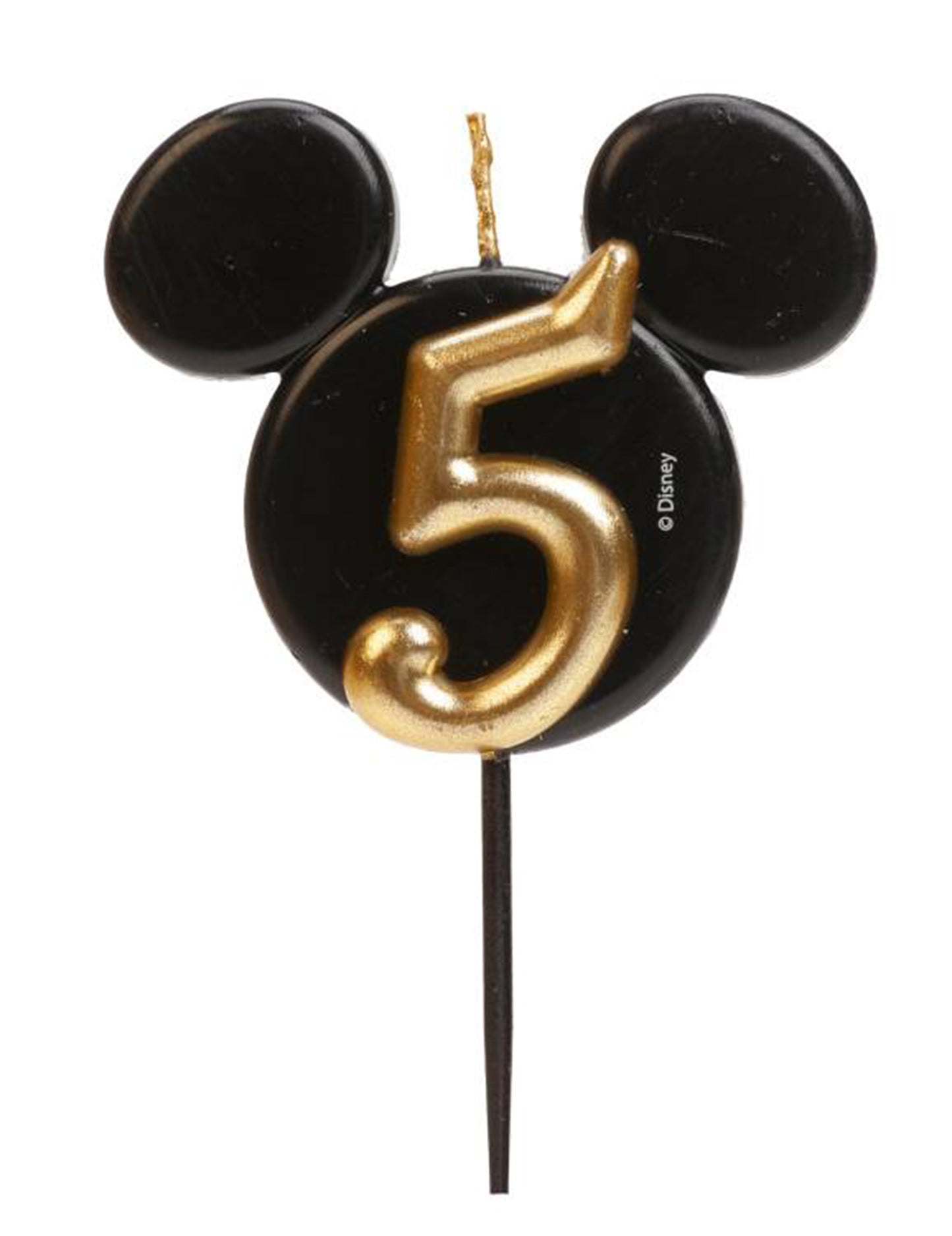 Gros plan sur le chiffre 5 doré de la bougie chiffre Mickey Mouse