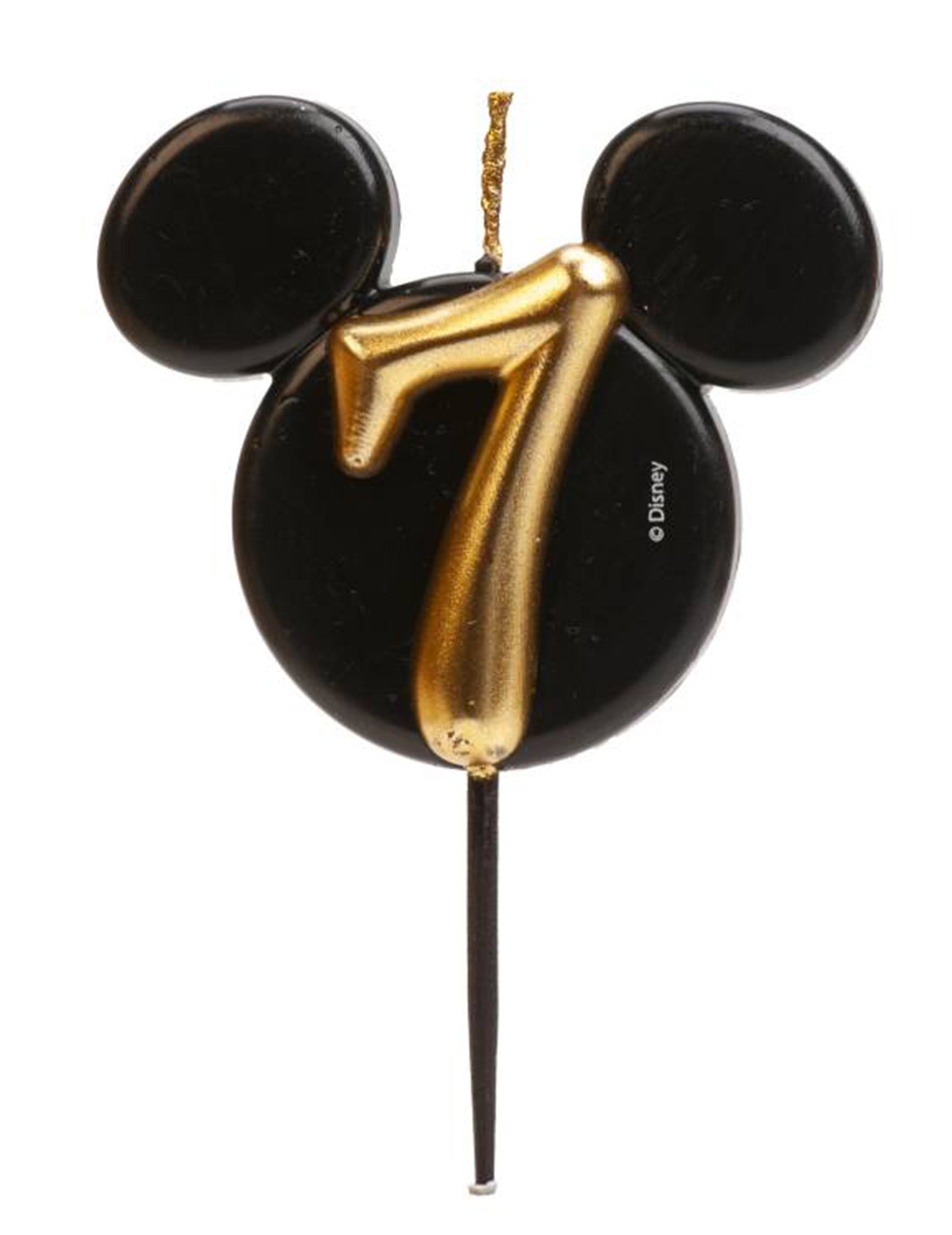 Gros plan sur le chiffre 7 doré de la bougie chiffre Mickey Mouse