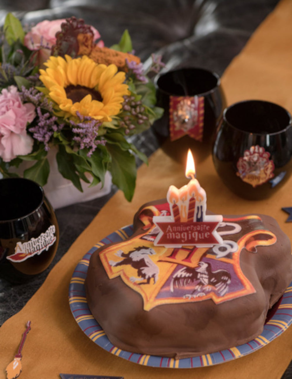 Mise en scène sur un gâteau de la Bougie d'anniversaire sorcier