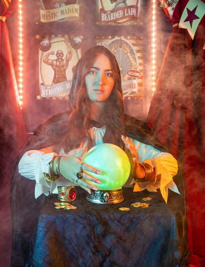 Mise en situation avec voyante de la Boule lumineuse et sonore Halloween